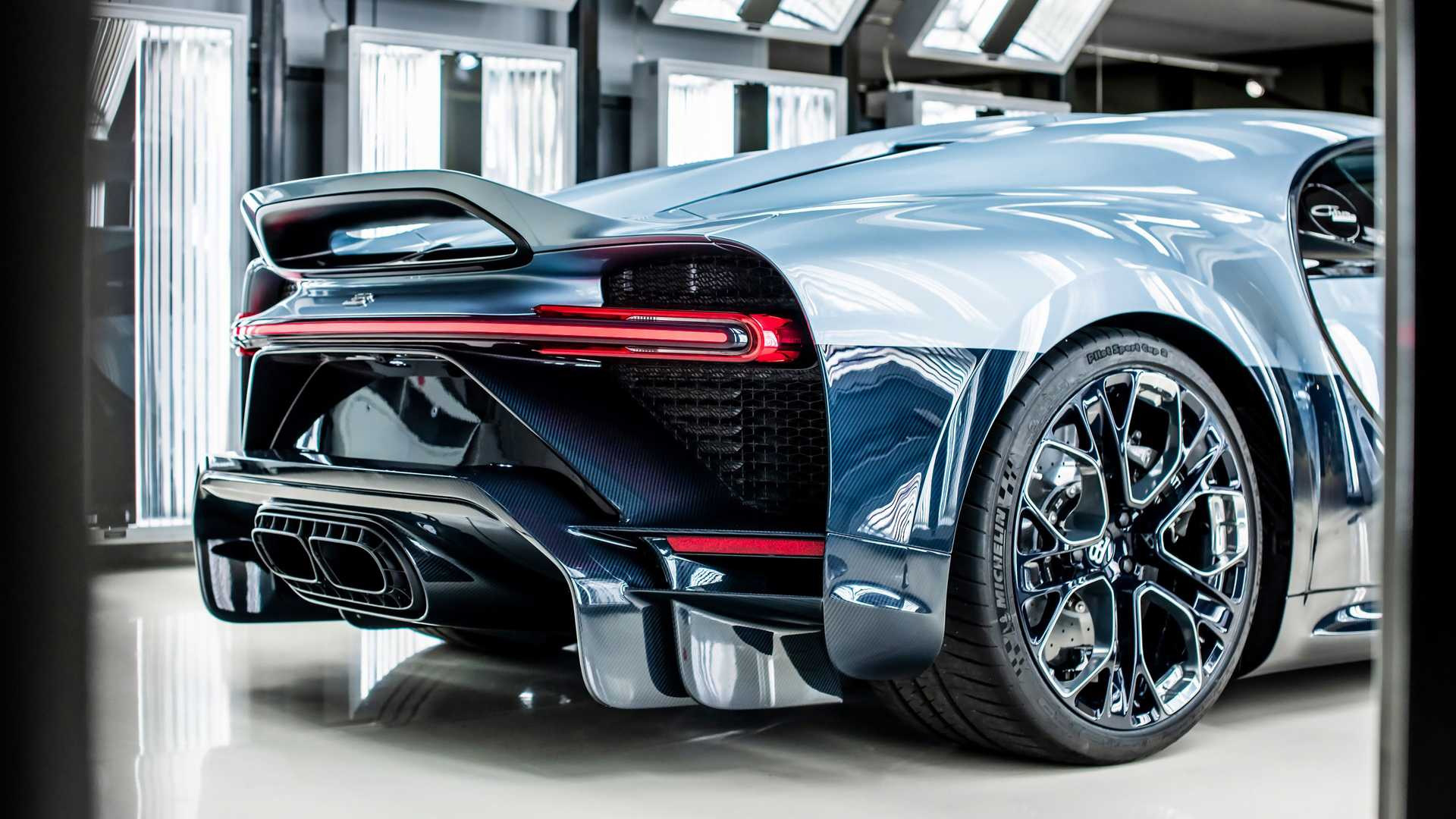 Kỷ lục xe đấu giá đắt nhất thế giới chạm mốc 300 tỉ đồng là Bugatti Chiron Profilee - Ảnh 9.