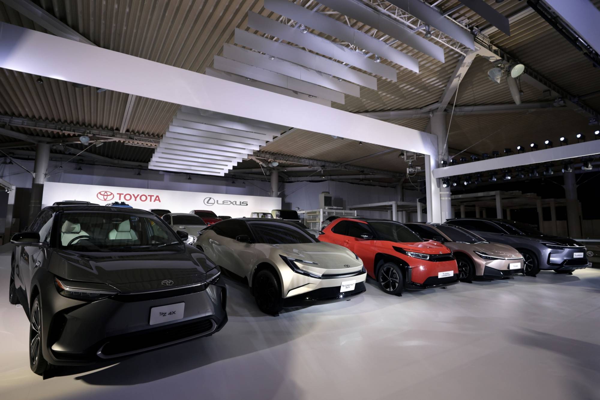 Giám đốc khoa học của Toyota:  ‘Xe điện gây hại cho cả người dùng và môi trường’ - Ảnh 2.