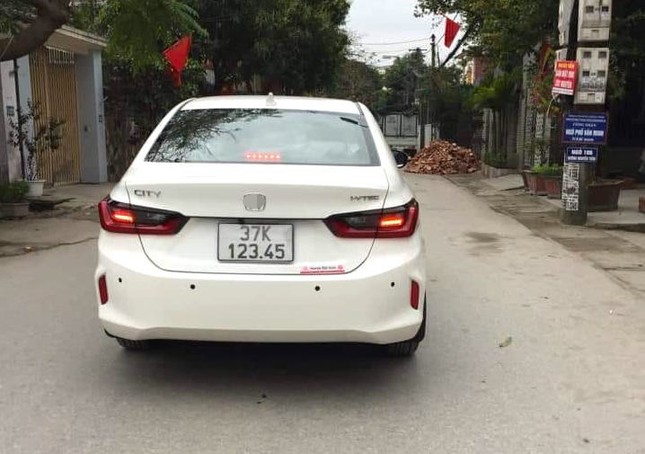 Mua ô tô tặng bố mẹ, cô gái Nghệ An bấm được biển VIP 12345 - Ảnh 2.