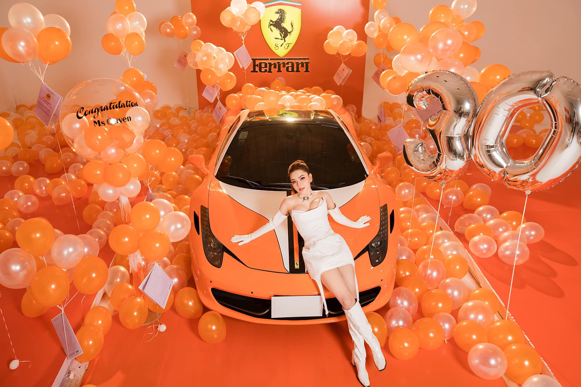 Hot girl Bến Tre tậu Ferrari 458 Spider hàng hiếm nhân dịp sinh nhật 30 tuổi - Ảnh 1.