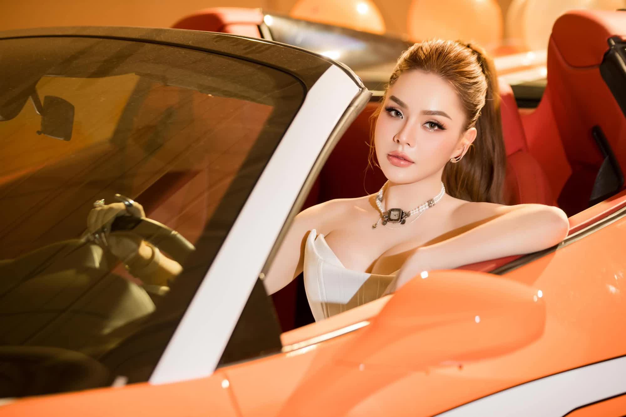 Hot girl Bến Tre tậu Ferrari 458 Spider hàng hiếm nhân dịp sinh nhật 30 tuổi - Ảnh 6.