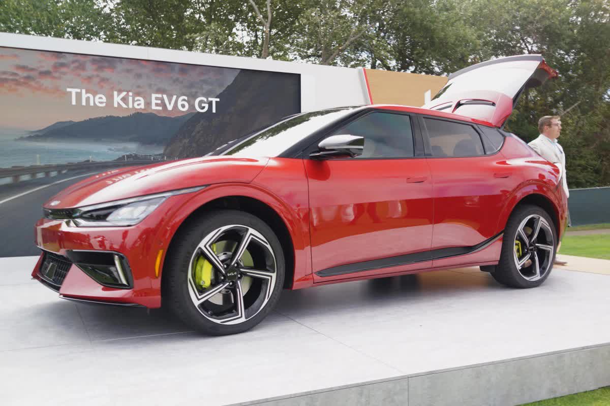 Bỏ triển lãm dồn tiền cho sự kiện VIP: Honda, Kia ra mắt xe cùng Bentley, Porsche để tiếp cận nhà giàu - Ảnh 4. Bỏ triển lãm dồn tiền cho sự kiện VIP: Honda, Kia ra mắt xe cùng Bentley, Porsche để tiếp cận nhà giàu - Ảnh 4.