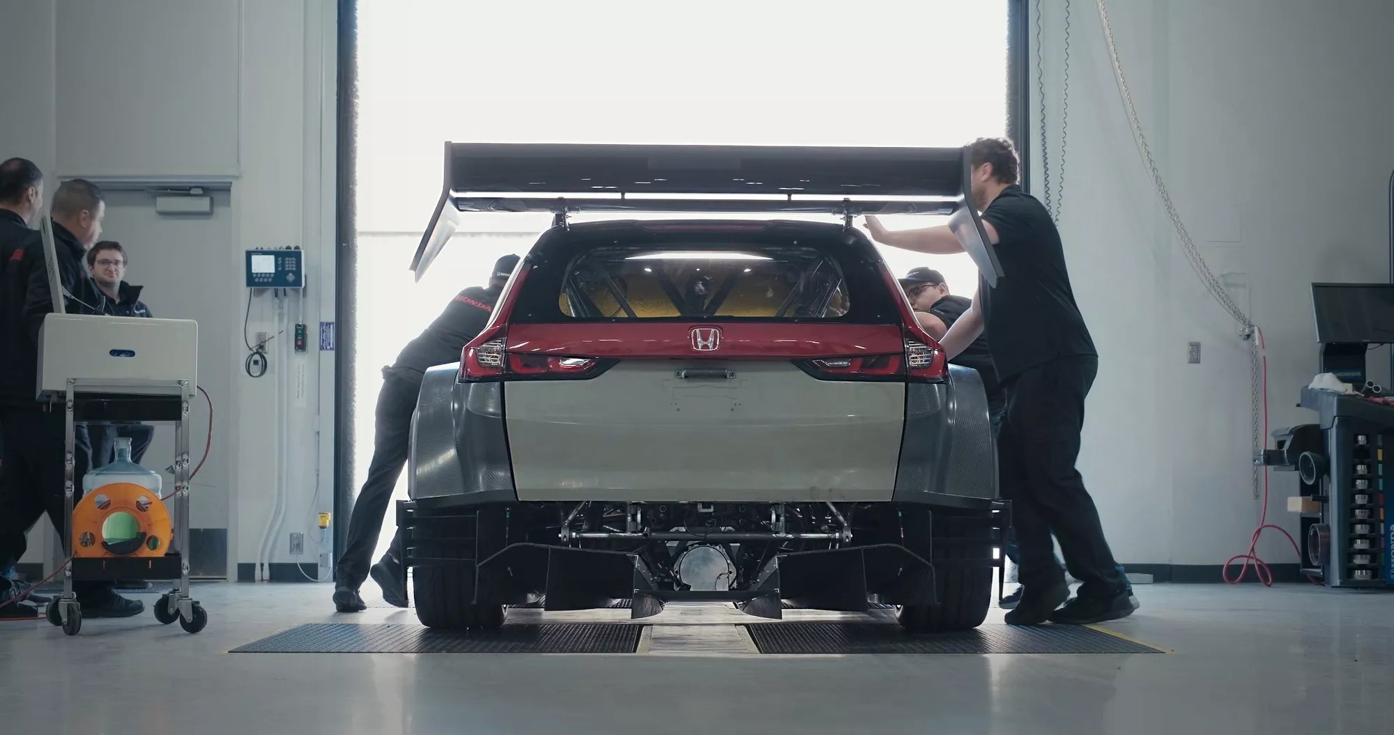 Honda CR-V thuần đua khoe khả năng vận hành, chốt ngày ra mắt - Ảnh 2.