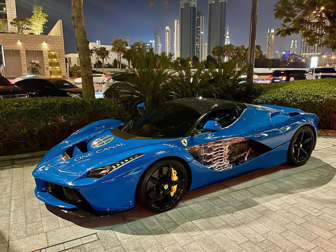 Chỉ có ở Dubai: Siêu xe Ferrari 5 triệu USD được dùng để… quảng cáo bán nhà - Ảnh 1.