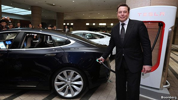Động thái của 'gã nhà giàu' Tesla khiến các công ty xe điện nhỏ lo sợ: Sẵn sàng hy sinh lợi nhuận để hạ giá bán, dìm đối thủ tới chết - Ảnh 1.