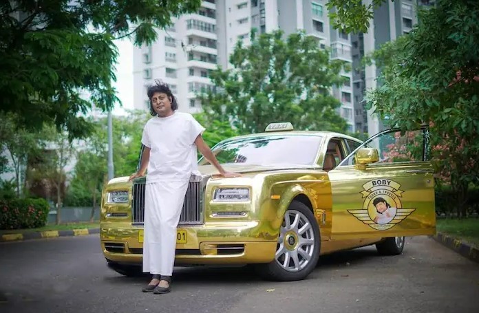 Rolls-Royce Phantom giả danh taxi nhưng ai cũng nhận ra vì ngoại thất vàng nổi bật - Ảnh 3.