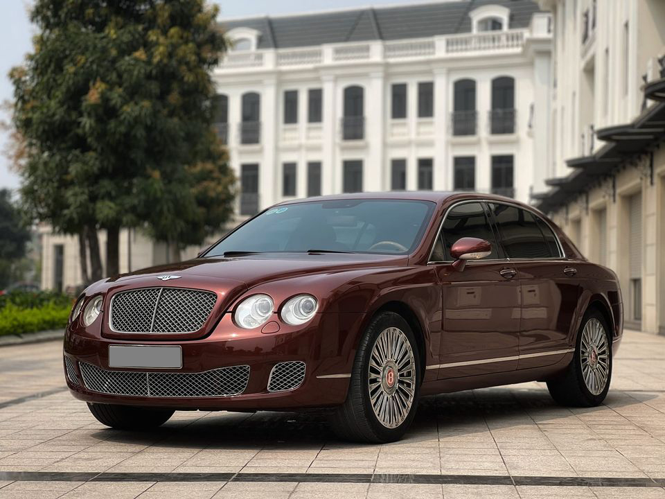 Chiếc Bentley Flying Spur biểu tượng quyền lực của đại gia Việt một thời này bán lại chỉ hơn 1,2 tỷ - Ảnh 1.