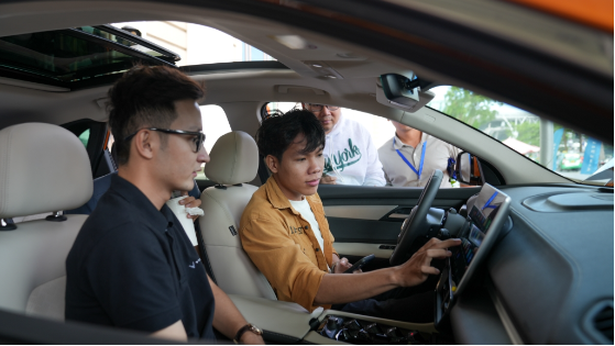 Khách Việt lái thử ô tô điện VinFast trên toàn quốc: Đa số nói hài lòng - Ảnh 1.