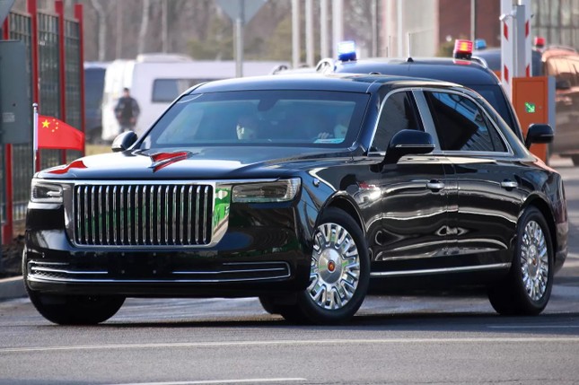 Cận cảnh chiếc limousine Hồng Kỳ được Chủ tịch Trung Quốc Tập Cận Bình sử dụng trong chuyến thăm Nga - Ảnh 3.