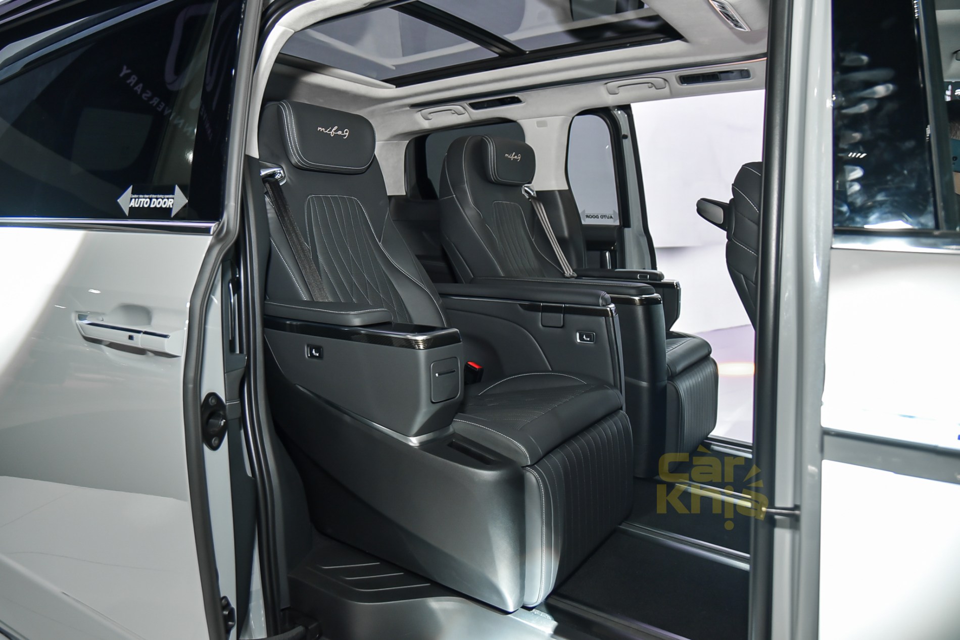 Ảnh thực tế MG Maxus 9: Ngang cỡ Carnival, giá quy đổi 1,5 tỷ đồng, tiện nghi như xe sang, ghế ‘chủ tịch’ sánh ngang Alphard - Ảnh 5.