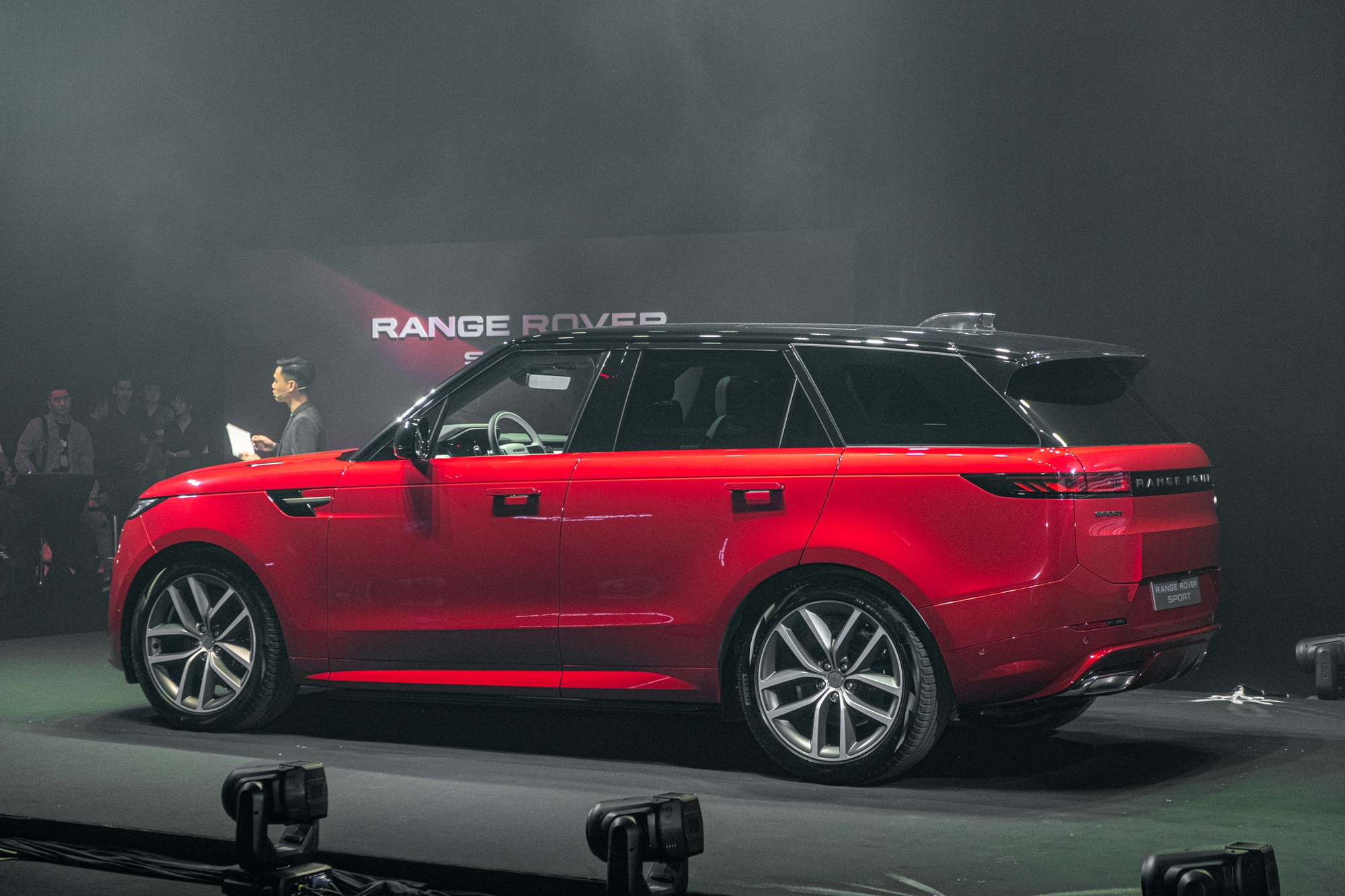 Thử xem giá 'option' của Range Rover Sport 2023: Thêm vài tính năng bay luôn chiếc Fadil, bậc lên xuống giá gần 200 triệu - Ảnh 2.