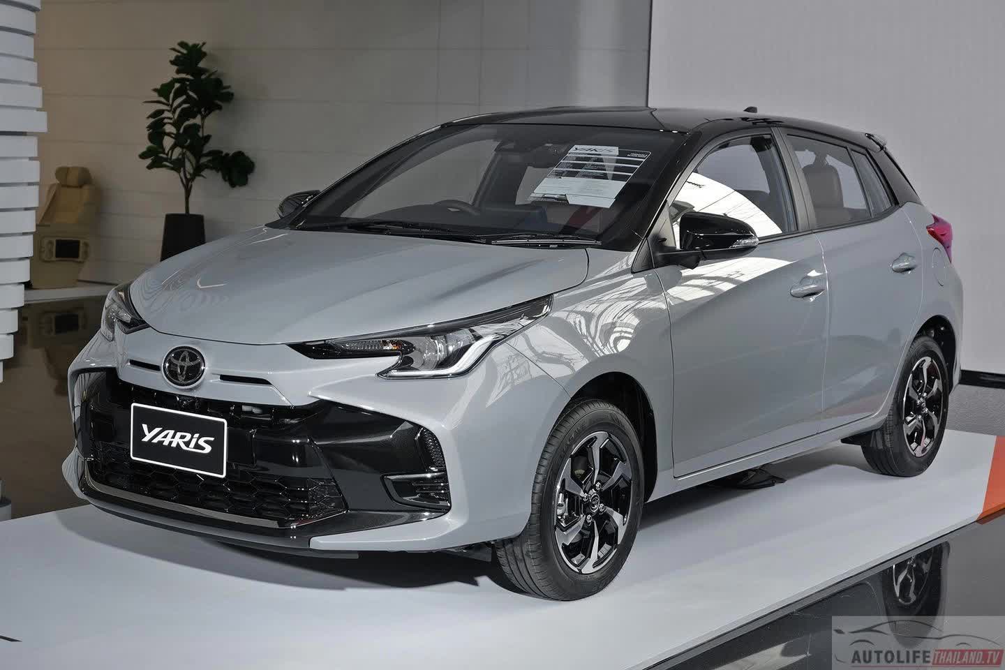 Toyota Yaris mới ra mắt này là bản xem trước Vios 2023 sắp bán ở Việt Nam: Mặt trước hầm hố, thêm công nghệ - Ảnh 2.