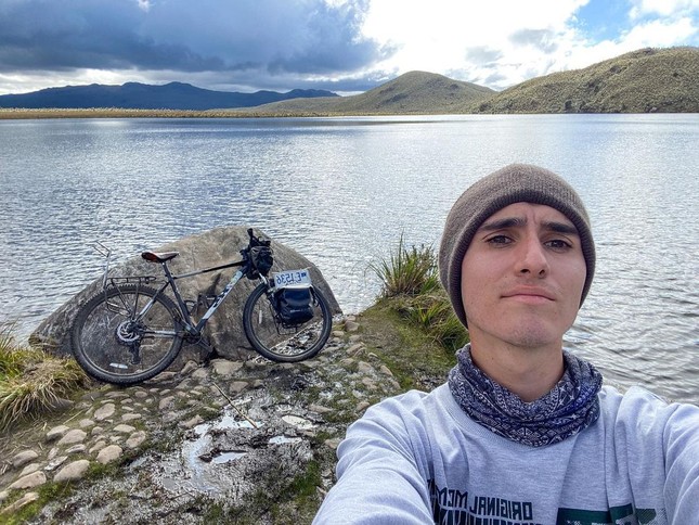 Chàng trai 19 tuổi đạp xe qua 14 nước trong hơn 500 ngày - Ảnh 4.
