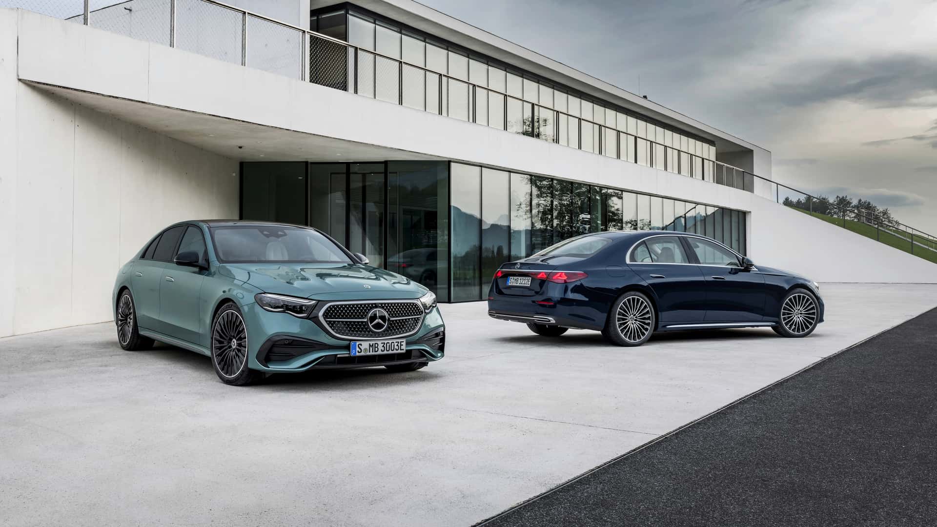 Xe Mercedes-Benz E-Class 2024 vừa ra mắt với ngoại hình  lạ mắt