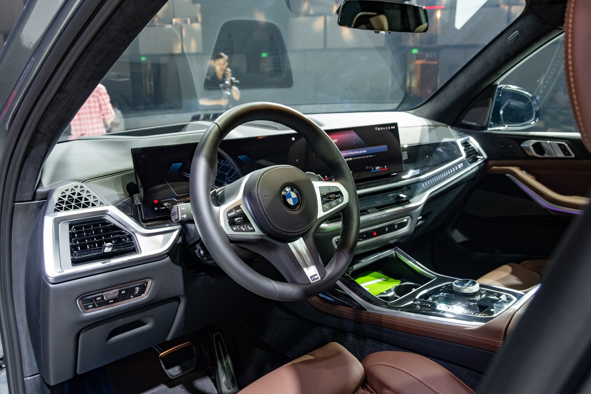 Ảnh thực tế BMW X7 2023 giá gần 6,3 tỷ đồng tại Việt Nam: Nâng cấp vài chi tiết chuẩn đẳng cấp xe nhà giàu - Ảnh 19.