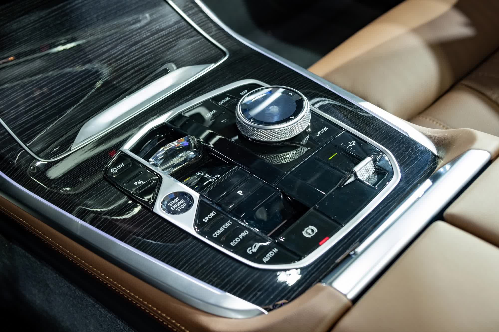 Ảnh thực tế BMW X7 2023 giá gần 6,3 tỷ đồng tại Việt Nam: Nâng cấp vài chi tiết chuẩn đẳng cấp xe nhà giàu - Ảnh 11.