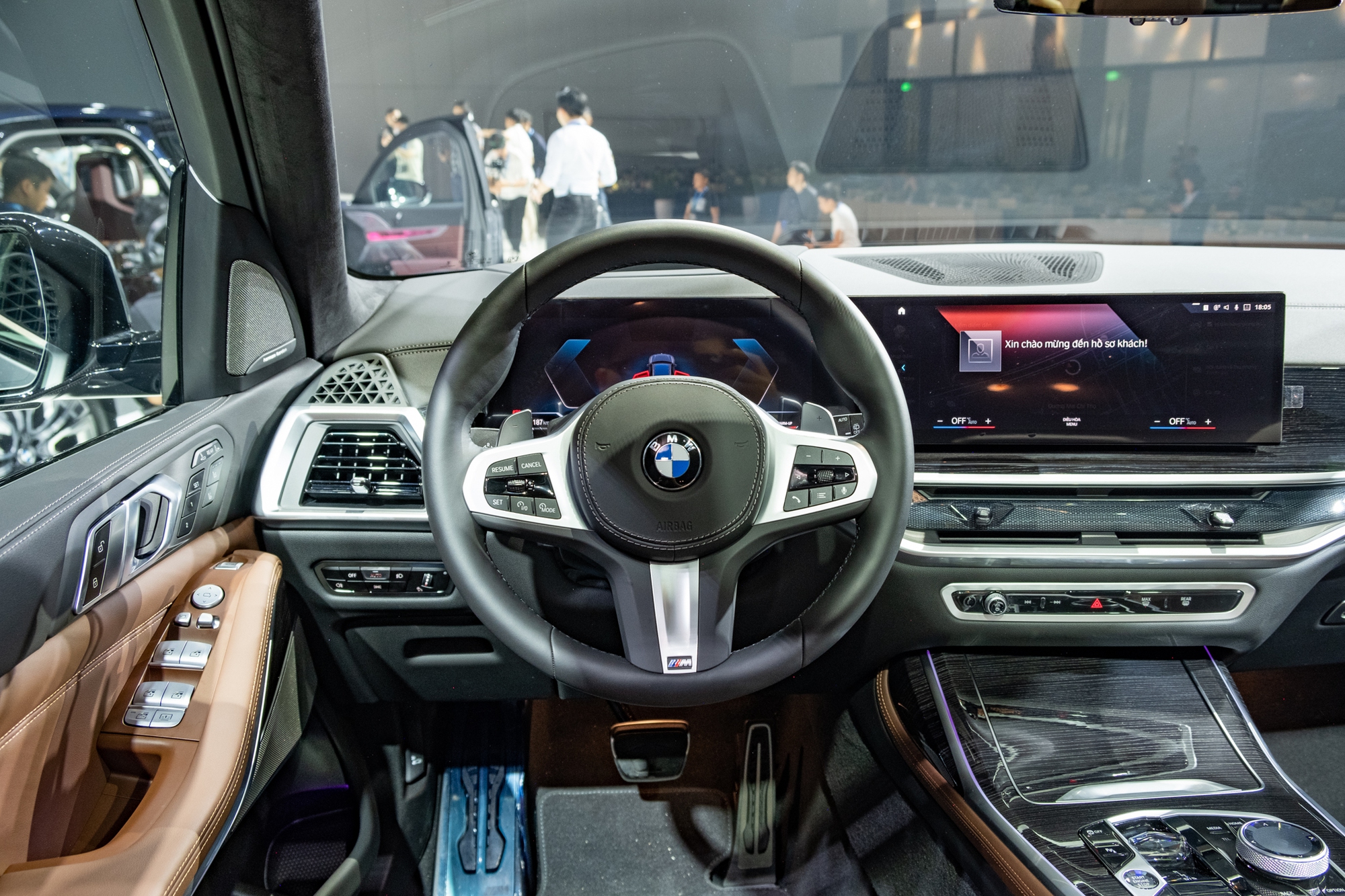 Ảnh thực tế BMW X7 2023 giá gần 6,3 tỷ đồng tại Việt Nam: Nâng cấp vài chi tiết chuẩn đẳng cấp xe nhà giàu - Ảnh 10.