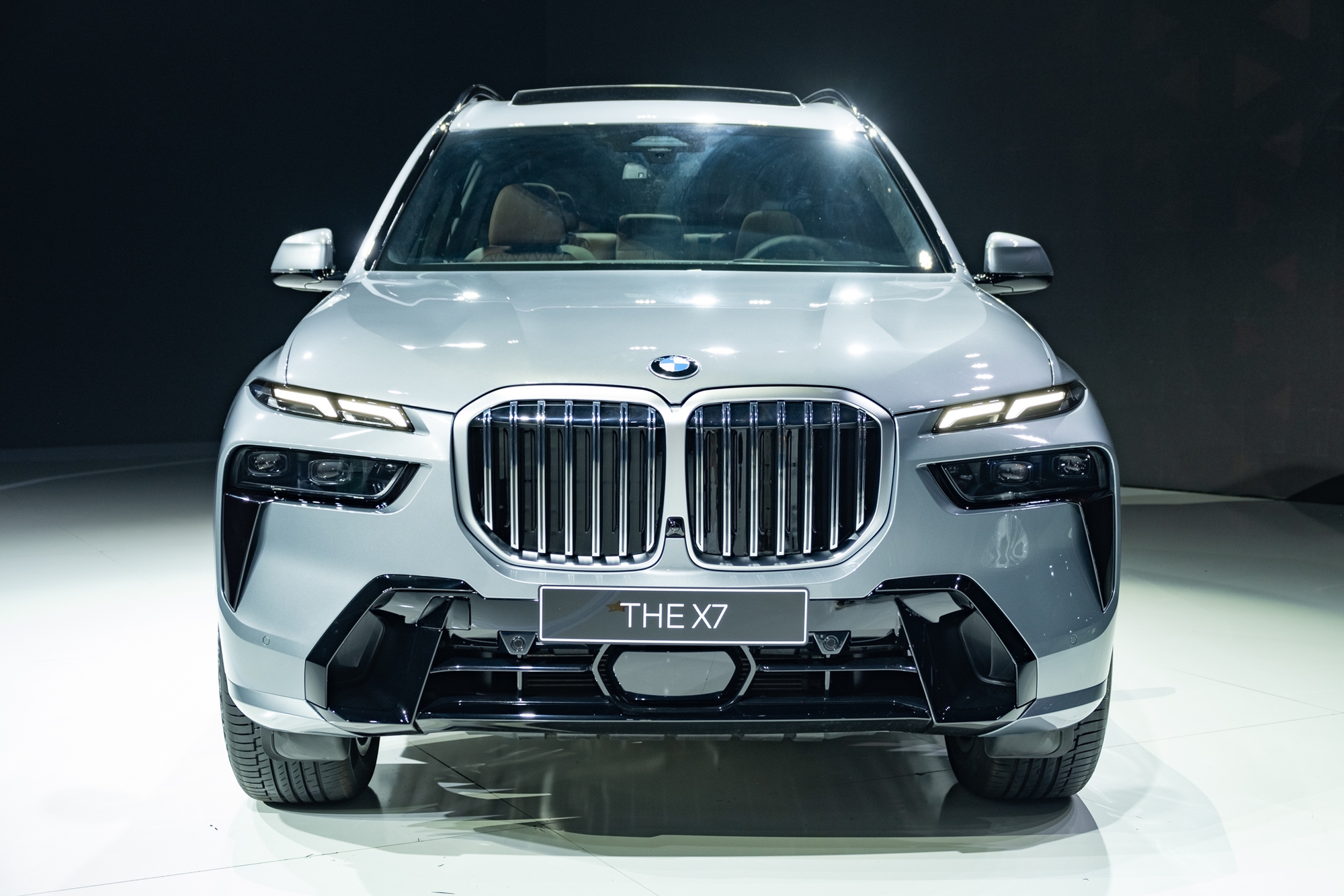 Ảnh thực tế BMW X7 2023 giá gần 6,3 tỷ đồng tại Việt Nam: Nâng cấp vài chi tiết chuẩn đẳng cấp xe nhà giàu - Ảnh 3.