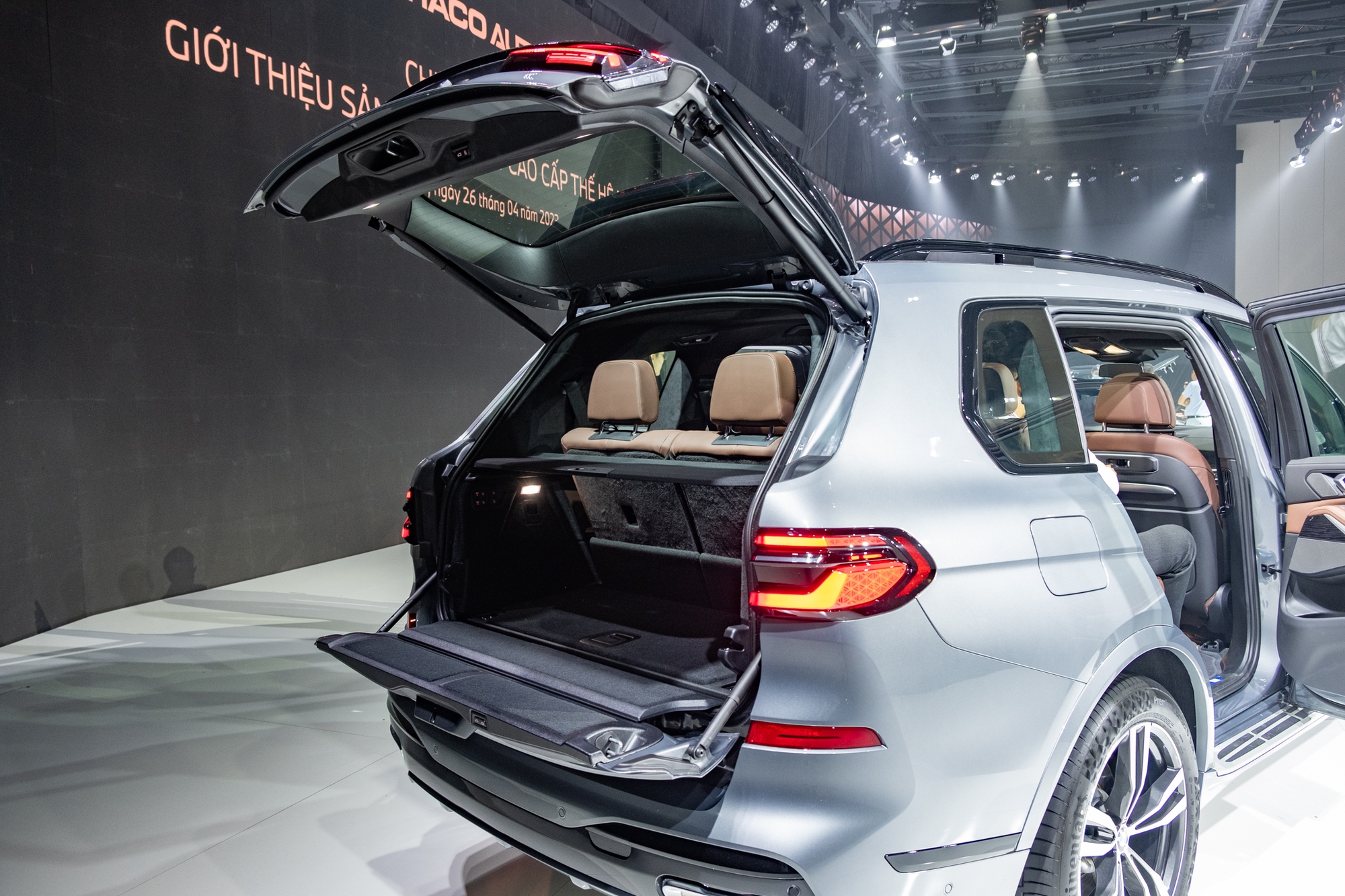 Ảnh thực tế BMW X7 2023 giá gần 6,3 tỷ đồng tại Việt Nam: Nâng cấp vài chi tiết chuẩn đẳng cấp xe nhà giàu - Ảnh 5.