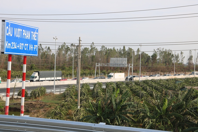 Tuyến cao tốc Dầu Giây - Phan Thiết ùn ứ ngày thông xe - Ảnh 6.