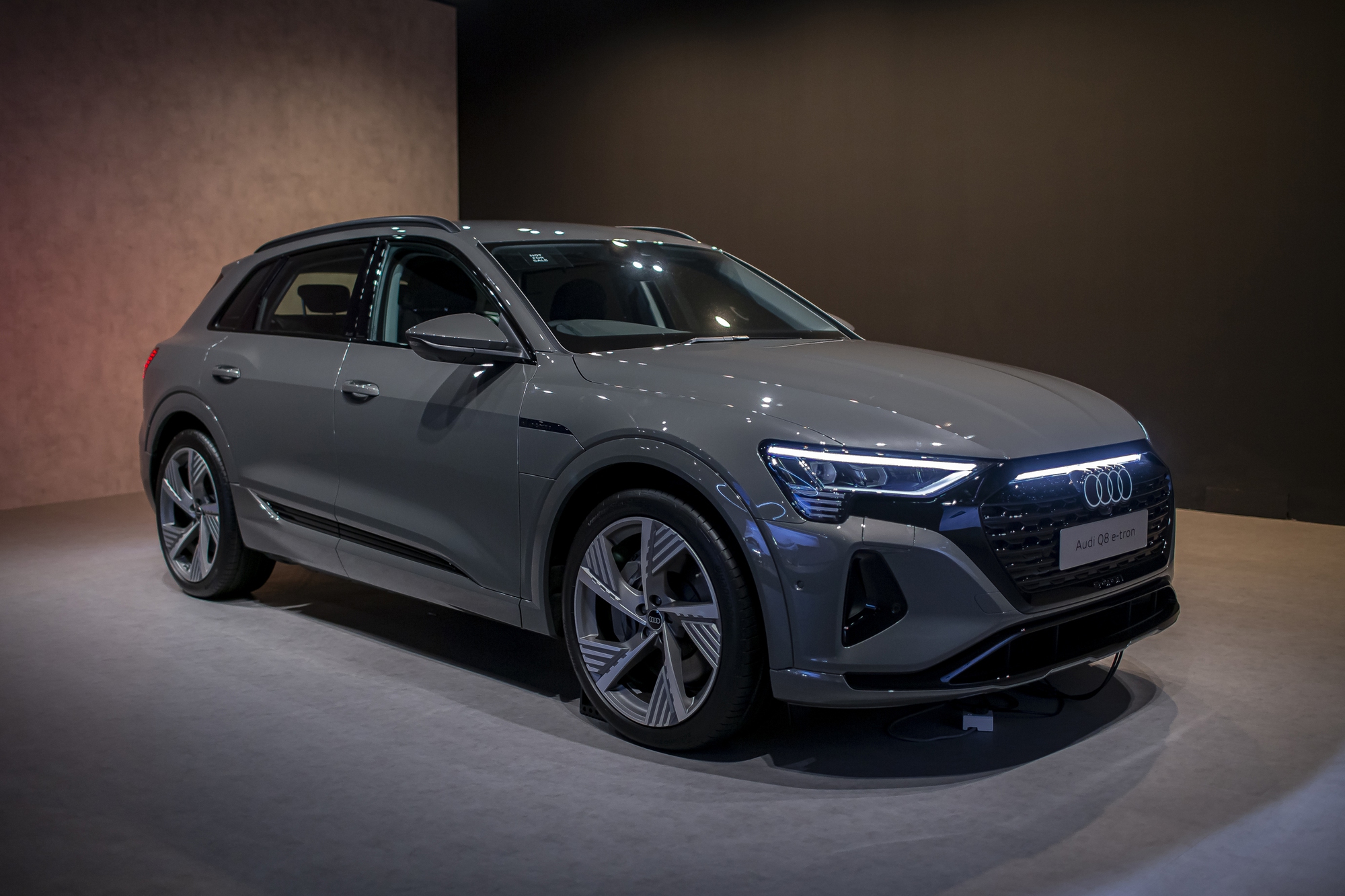 Cận cảnh Audi Q8 e-tron 2023: Sẽ sớm ra mắt tại Việt Nam, đã có hàng chục đơn đặt hàng  - Ảnh 1.