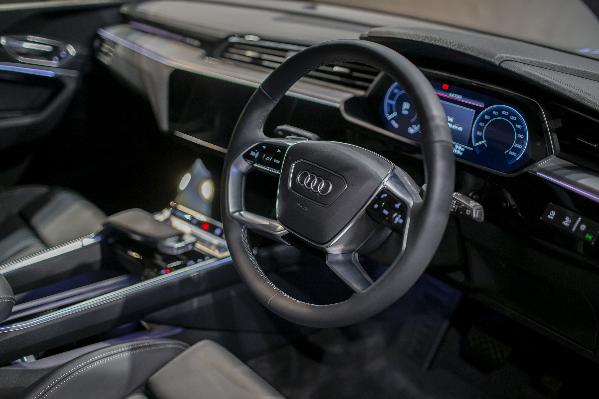 Cận cảnh Audi Q8 e-tron 2023: Sẽ sớm ra mắt tại Việt Nam, đã có hàng chục đơn đặt hàng  - Ảnh 9.