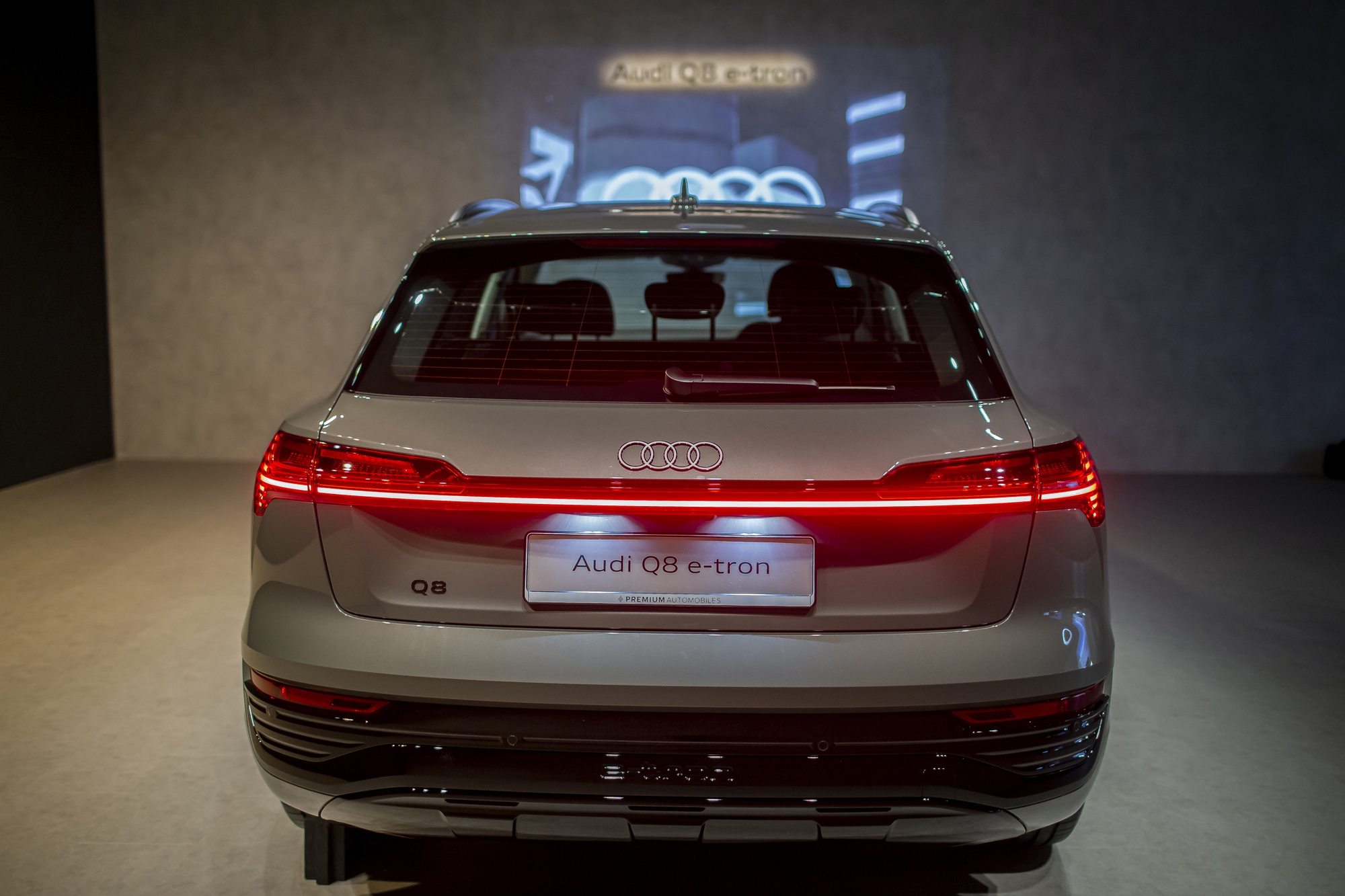 Cận cảnh Audi Q8 e-tron 2023: Sẽ sớm ra mắt tại Việt Nam, đã có hàng chục đơn đặt hàng  - Ảnh 8.