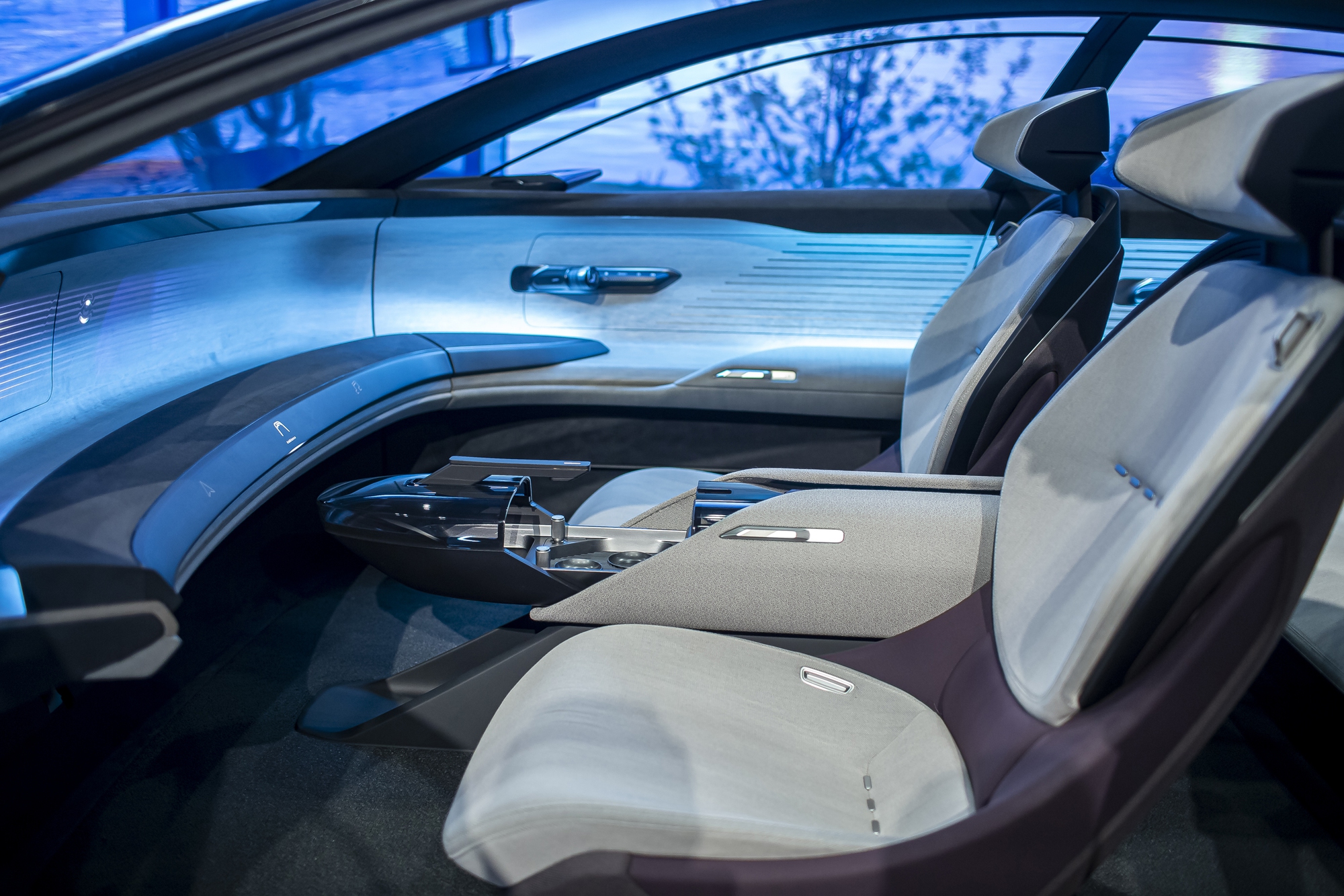 Grandsphere Concept: ‘Máy bay trên 4 bánh xe’, ‘bản nháp’ mẫu xe bậc nhất của Audi - Ảnh 5.