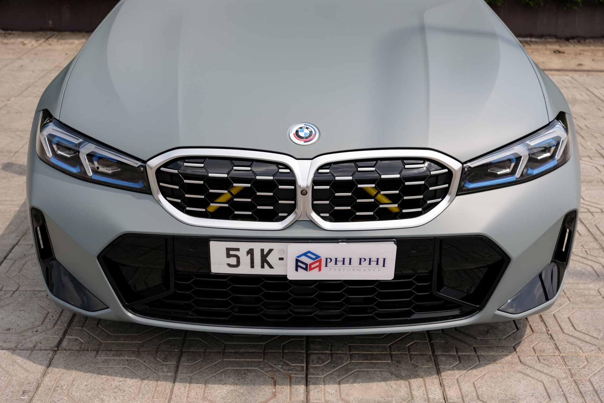 Thợ Việt lột xác BMW 330i cũ thành bản mới trong 2 ngày: Toàn hàng chính hãng, hết 140 triệu đồng  - Ảnh 4.