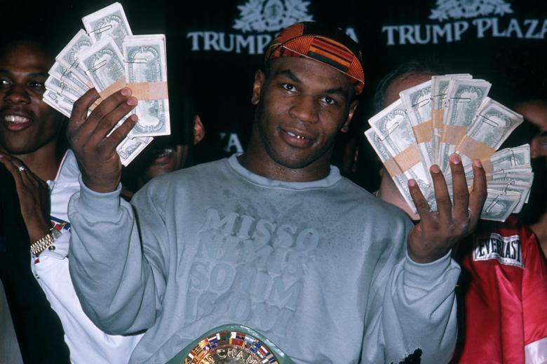 Thói chi tiêu vô tôi vạ khiến Mike Tyson bay sạch 400 triệu USD: Tặng cả siêu xe cho đối thủ từng thắng mình - Ảnh 1.