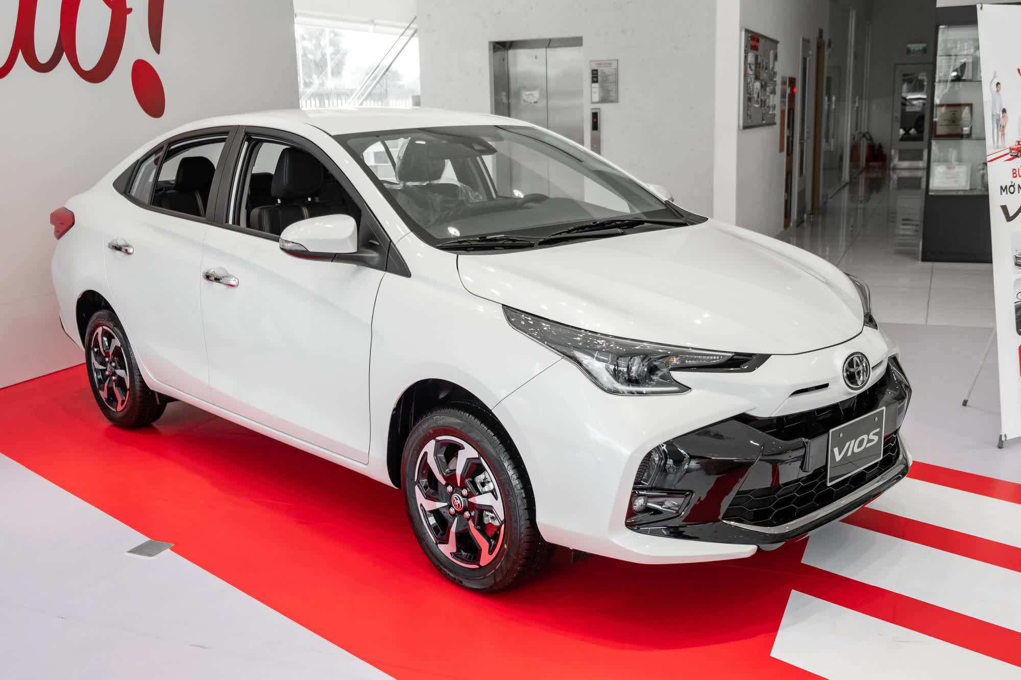 Toyota Vios 2023 chốt giá từ 479 triệu đồng tại VIệt Nam: Thêm trang bị nhưng rẻ hơn, bản base hạ giá còn gần ngang Accent - Ảnh 7.