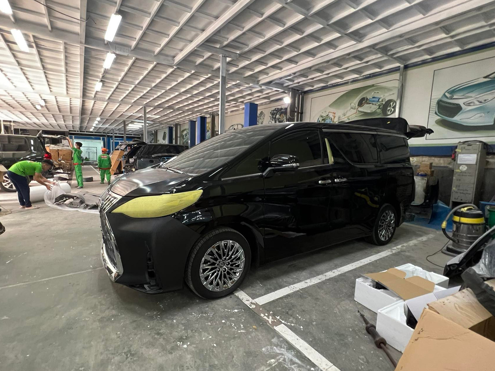 Chỉ mất 3 ngày, tốn 300 triệu, thợ Việt lột xác Toyota Alphard trông giống hệt Lexus LM giá hơn 7 tỷ, nhìn ngoài khó phân biệt nổi hàng độ - Ảnh 6.