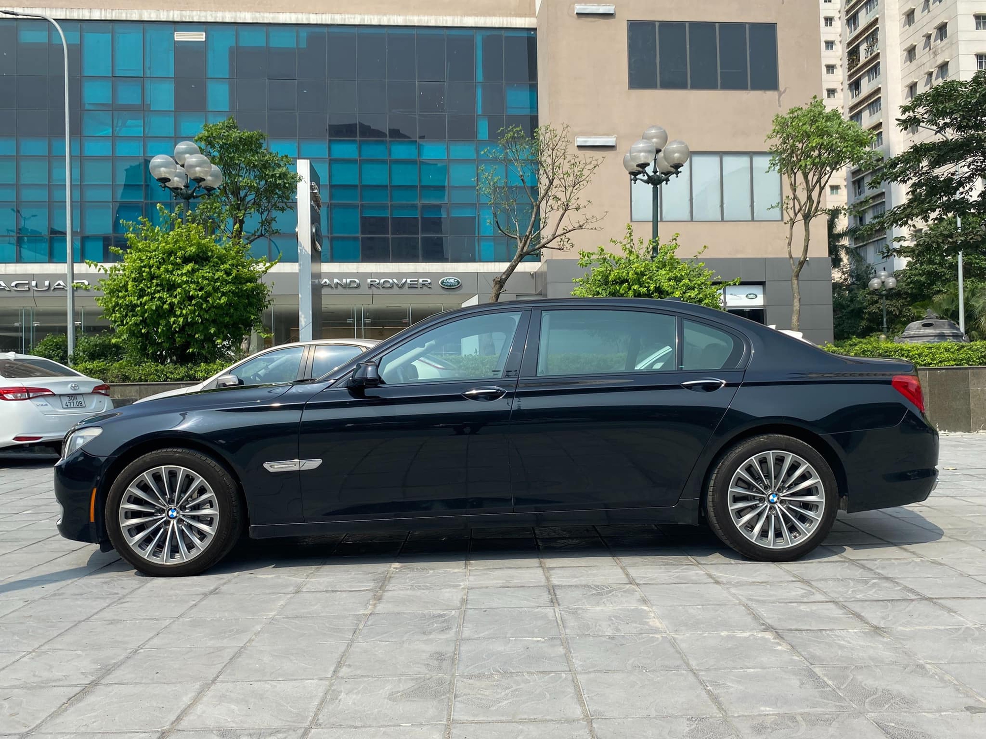 BMW 7-Series rao bán hơn nửa tỷ đồng: Người bán thổ lộ bán 'rẻ như cho' - Ảnh 2.