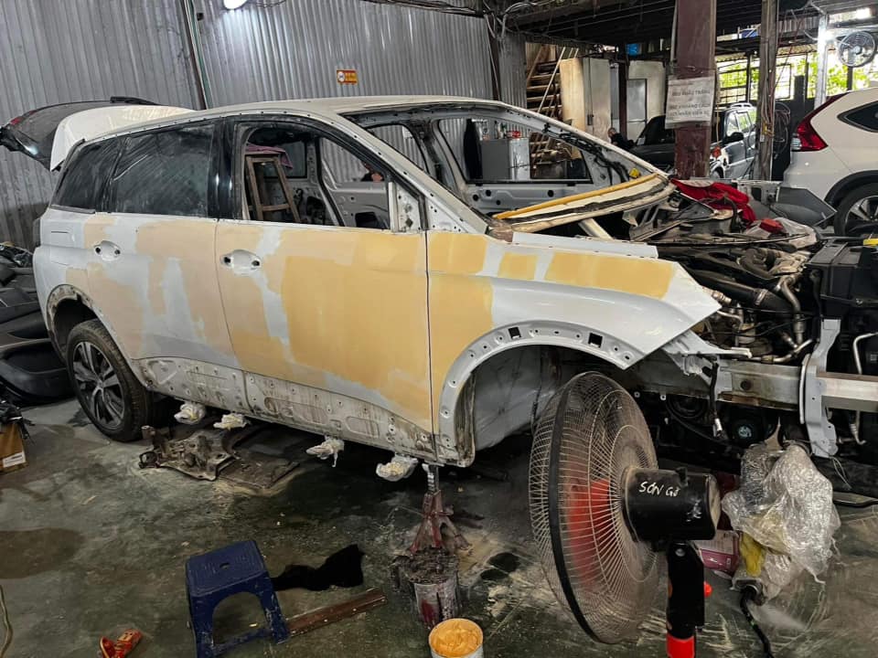 Thán phục tài năng của các ‘pháp sư’ Việt Nam: Peugeot 5008 tai nạn nát đầu vẫn phục hồi như mới - Ảnh 5.
