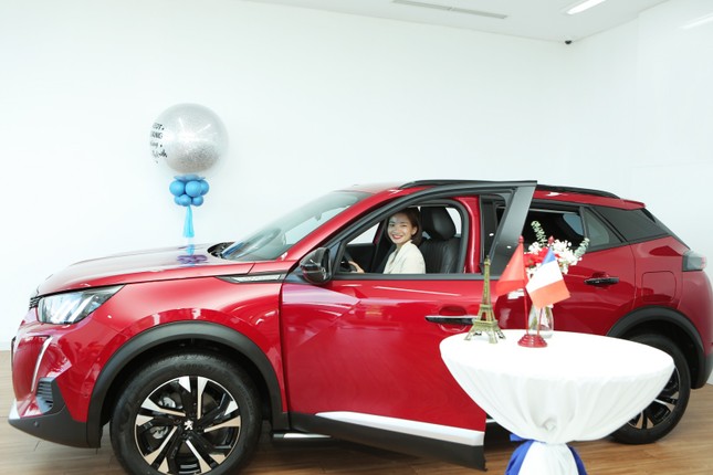 VĐV điền kinh Nguyễn Thị Oanh chính thức nhận xe Peugeot 2008 - Ảnh 3.