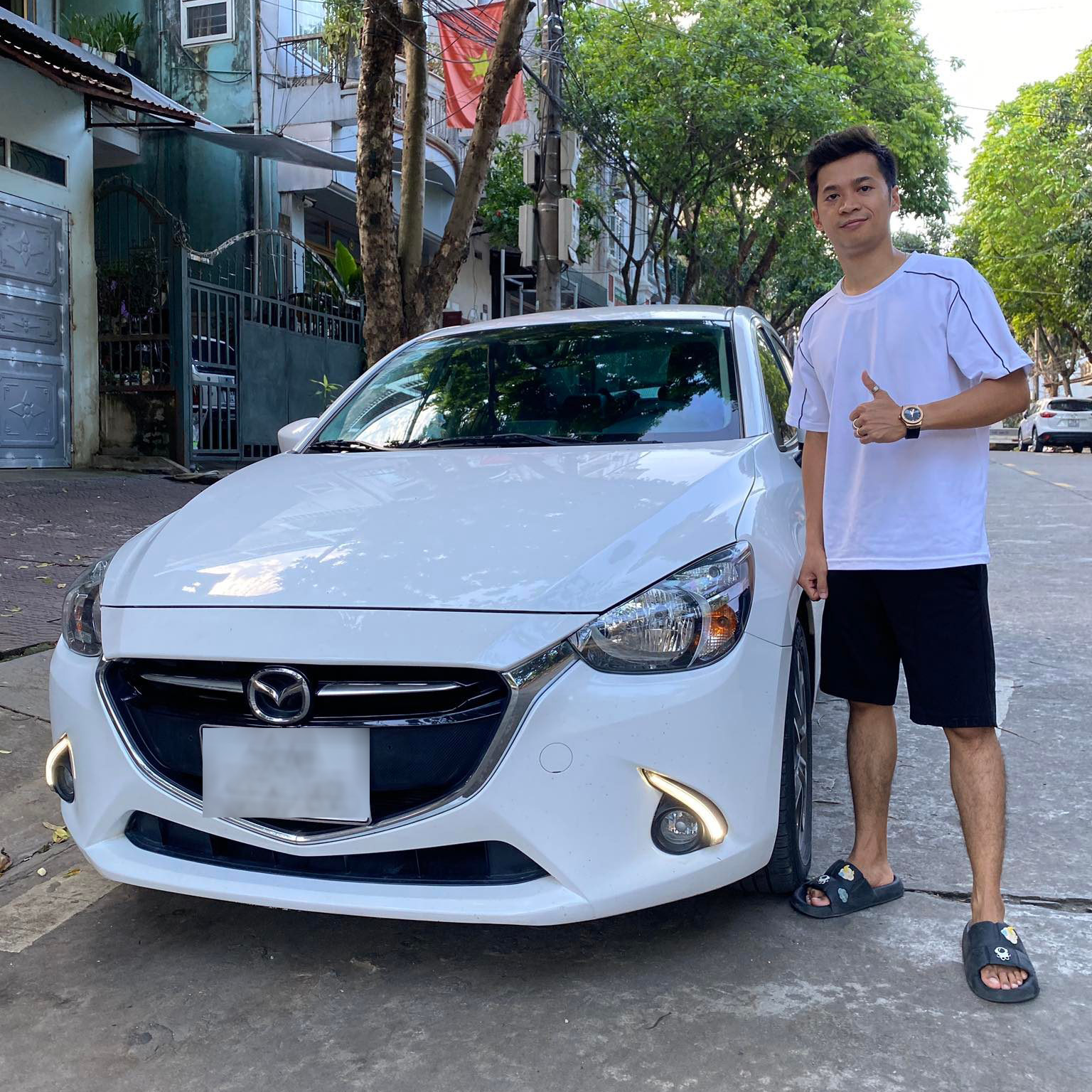 Chủ xe Mazda2: ‘Không chật như lời đồn, nhìn sang kiểu xe Đức’ - Ảnh 1.