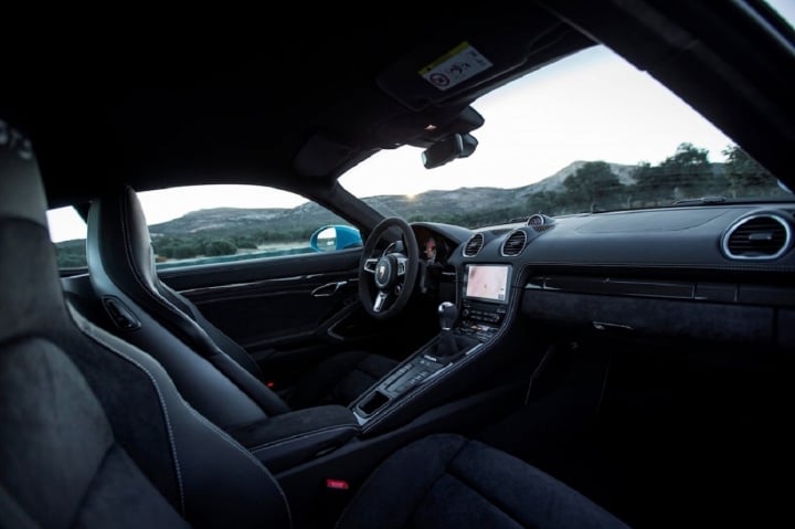 Porsche ra mắt công nghệ mới, đảm bảo người lái không vượt đèn đỏ - Ảnh 4.