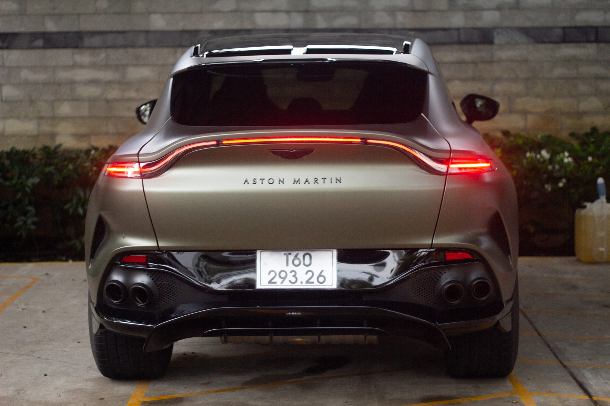 Siêu SUV Aston Martin DBX707 thứ 3 lăn bánh tại Việt Nam, giá gần 22 tỷ đồng - Ảnh 6.