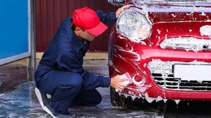 Những điều không nên làm khi tự rửa ô tô tại nhà chủ xe cần biết - Ảnh 1.