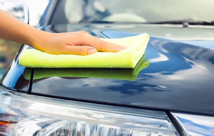 Những điều không nên làm khi tự rửa ô tô tại nhà chủ xe cần biết - Ảnh 2.