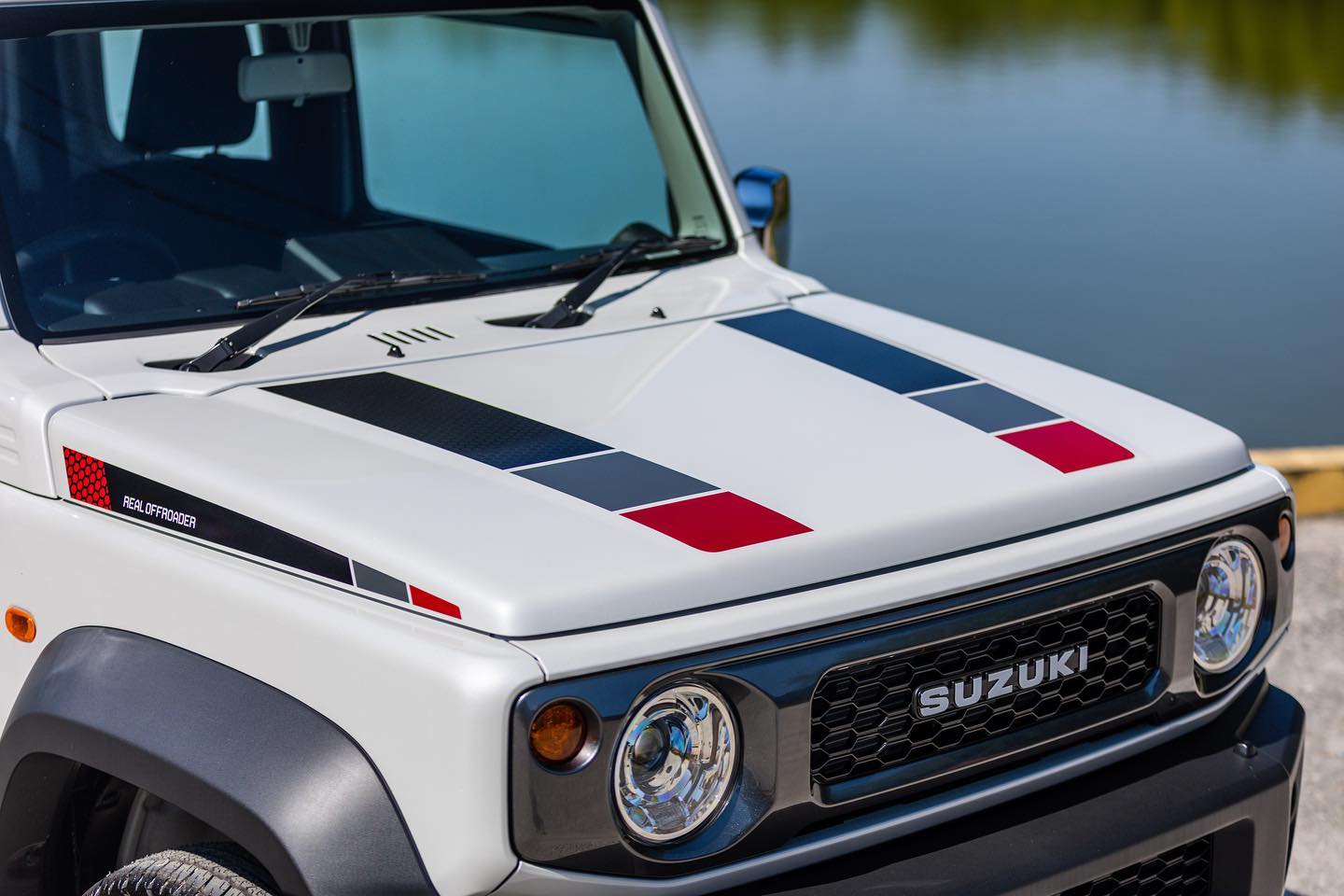 Mẫu SUV &quot;bán chạy như tôm tươi&quot; Suzuki Jimny có bản đặc biệt đẹp hút mắt, &quot;tiểu G-Class&quot; hứa hẹn gây sốt - Ảnh 2.