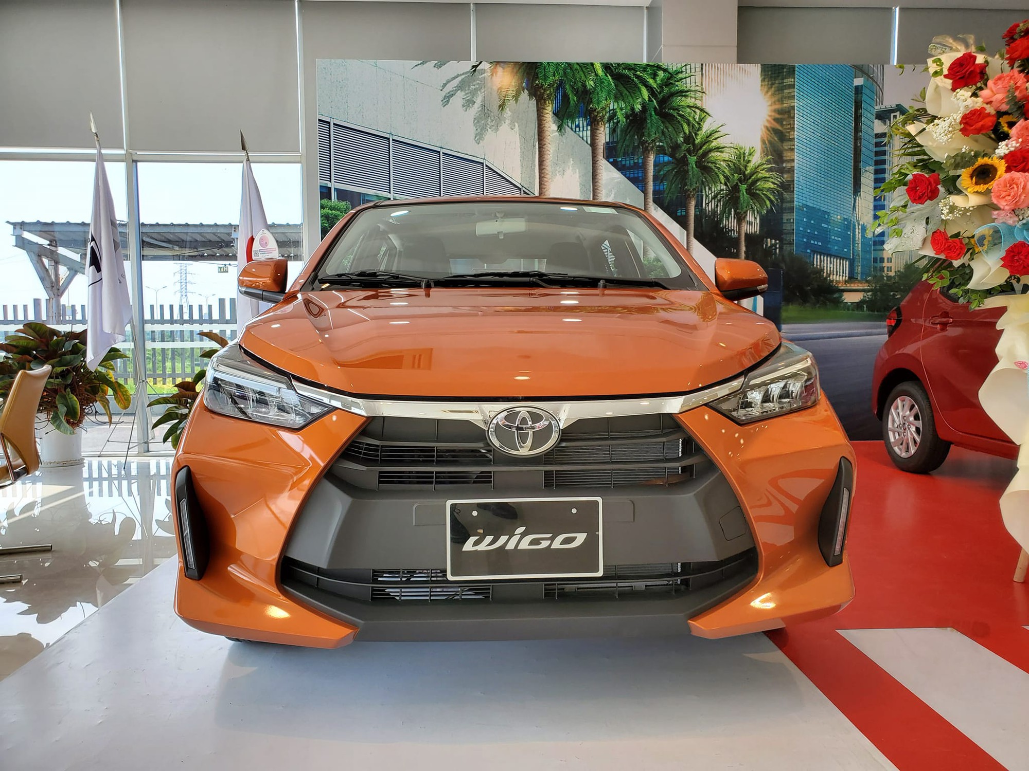 Toyota Wigo 2023 vừa mở bán đã giảm giá: Khởi điểm còn 355 triệu, rẻ nhất phân khúc nhưng vẫn hơn công nghệ an toàn - Ảnh 2.
