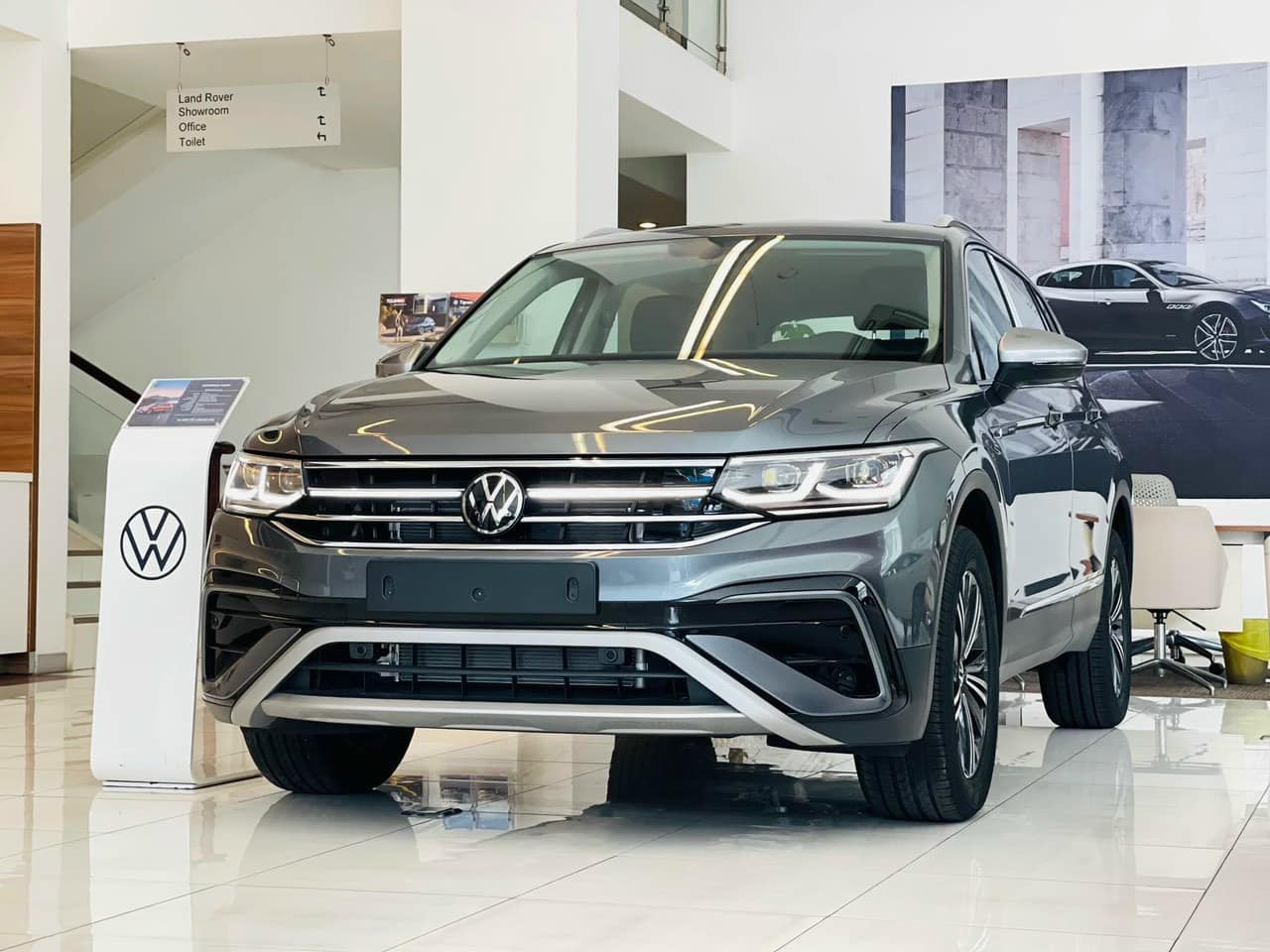 VW Tiguan Allspace giảm giá 400 triệu 'dò đáy' mới tại đại lý: SUV Đức nhập  khẩu có giá thực tế rẻ hơn Sorento lắp ráp