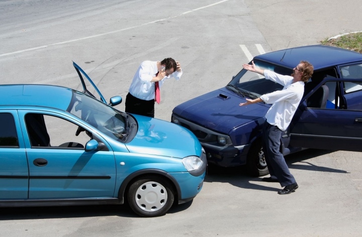 Những nguyên nhân khiến ô tô mất lái và cách xử lý an toàn - Ảnh 1.