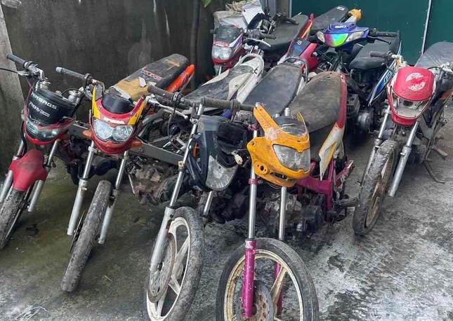 32 xe máy cũ ở Hà Tĩnh bất ngờ được đấu giá lên tới 6,8 tỷ đồng - Ảnh 1.