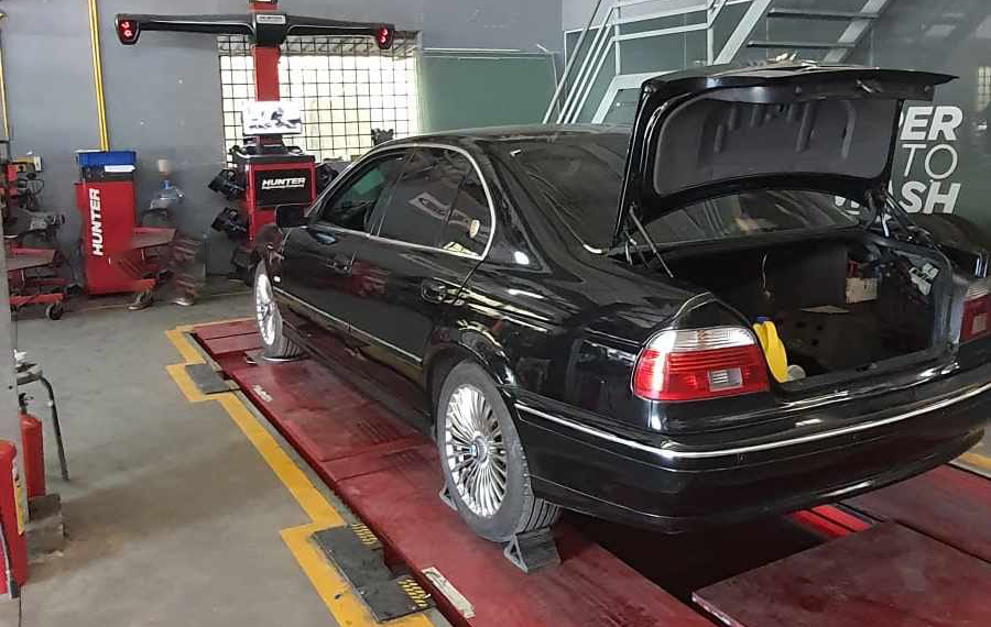 Thanh lý BMW 5-Series biển tứ quý ngang giá Mazda3 ‘đập hộp', người bán tiết lộ: ‘Riêng tiền linh kiện thay thế đã ngốn hơn 200 triệu đồng’ - Ảnh 2.