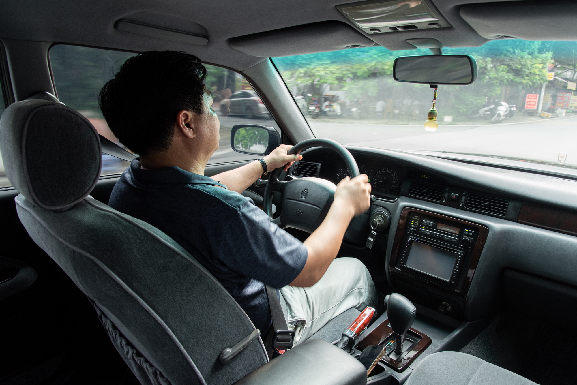 Từng có cùng lúc 11 chiếc Toyota Crown, ‘fan ruột’ tiết lộ lý do nhiều người lùng xe bằng mọi giá: ‘Có bác gần 70 tuổi mua rồi lái xuyên Việt về Cần Thơ’ - Ảnh 6.
