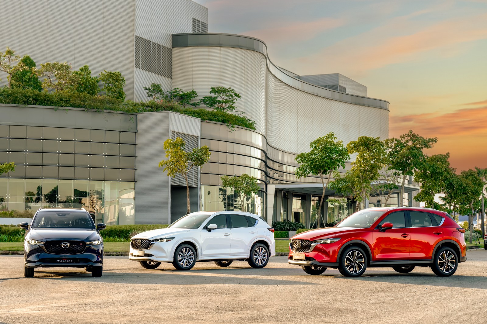 Mazda CX-5 2023 ra mắt Việt Nam: Đắt nhất chỉ 869 triệu, 1 động cơ, không AWD, thêm công nghệ an toàn cạnh tranh CR-V - Ảnh 1.
