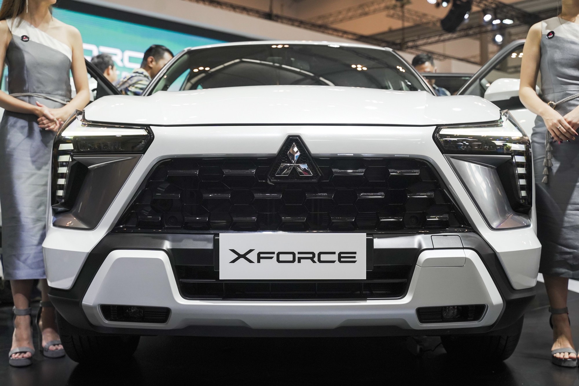 Ảnh thực tế Mitsubishi XForce sẽ về Việt Nam cuối năm nay: Màn hình 12,3 inch, nhiều công nghệ an toàn như Corolla Cross - Ảnh 2.
