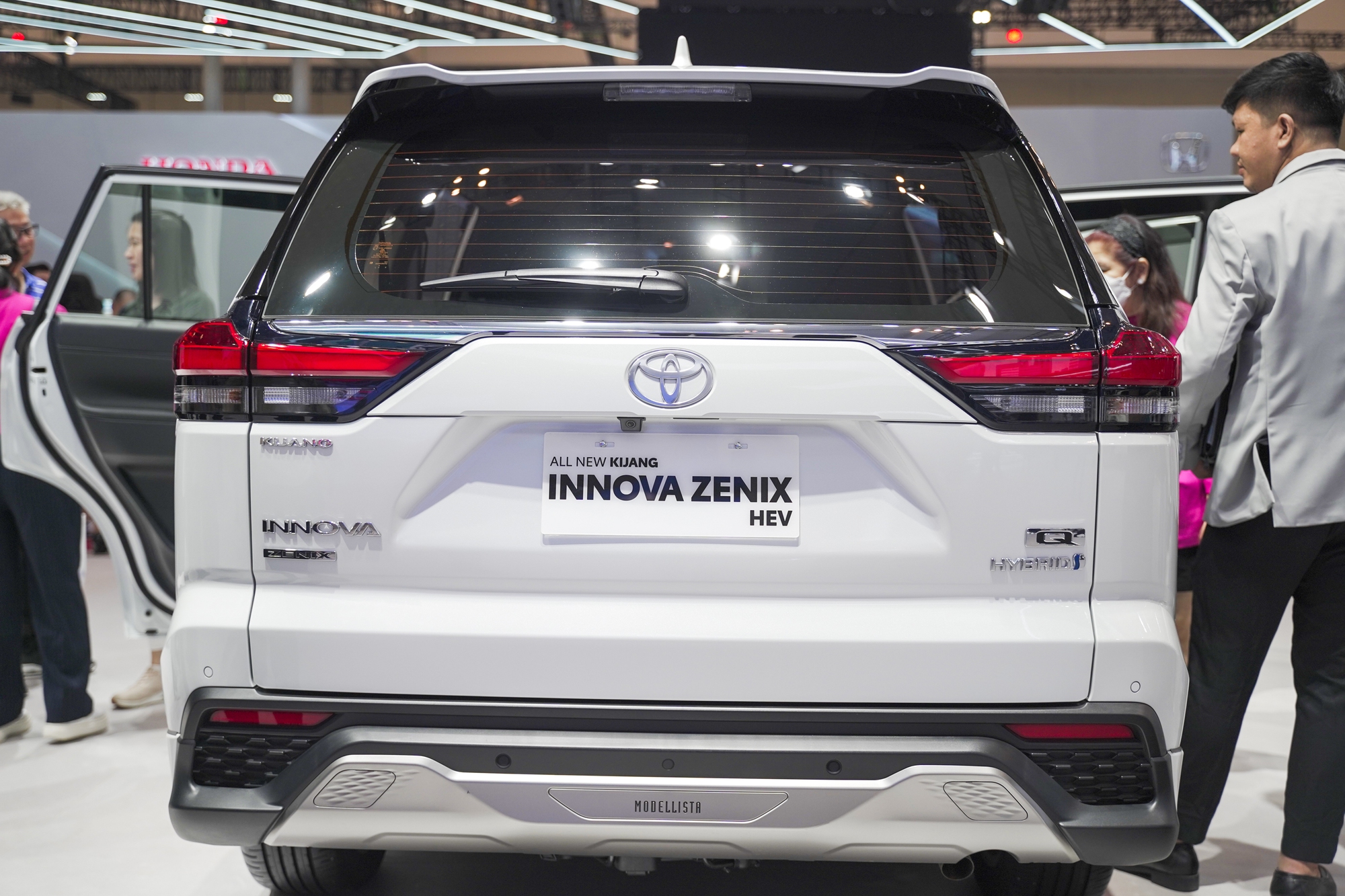 Xem trước Toyota Innova hybrid sắp về Việt Nam: Giá không dưới 1 tỷ đồng, vượt trội về công nghệ so với bản cũ - Ảnh 7.